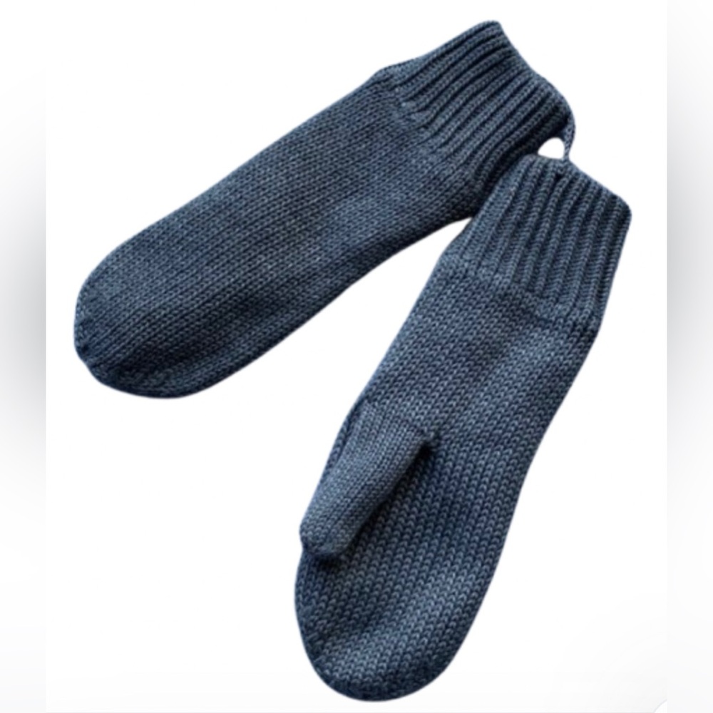 Sunday Best Mittens, Aritzia